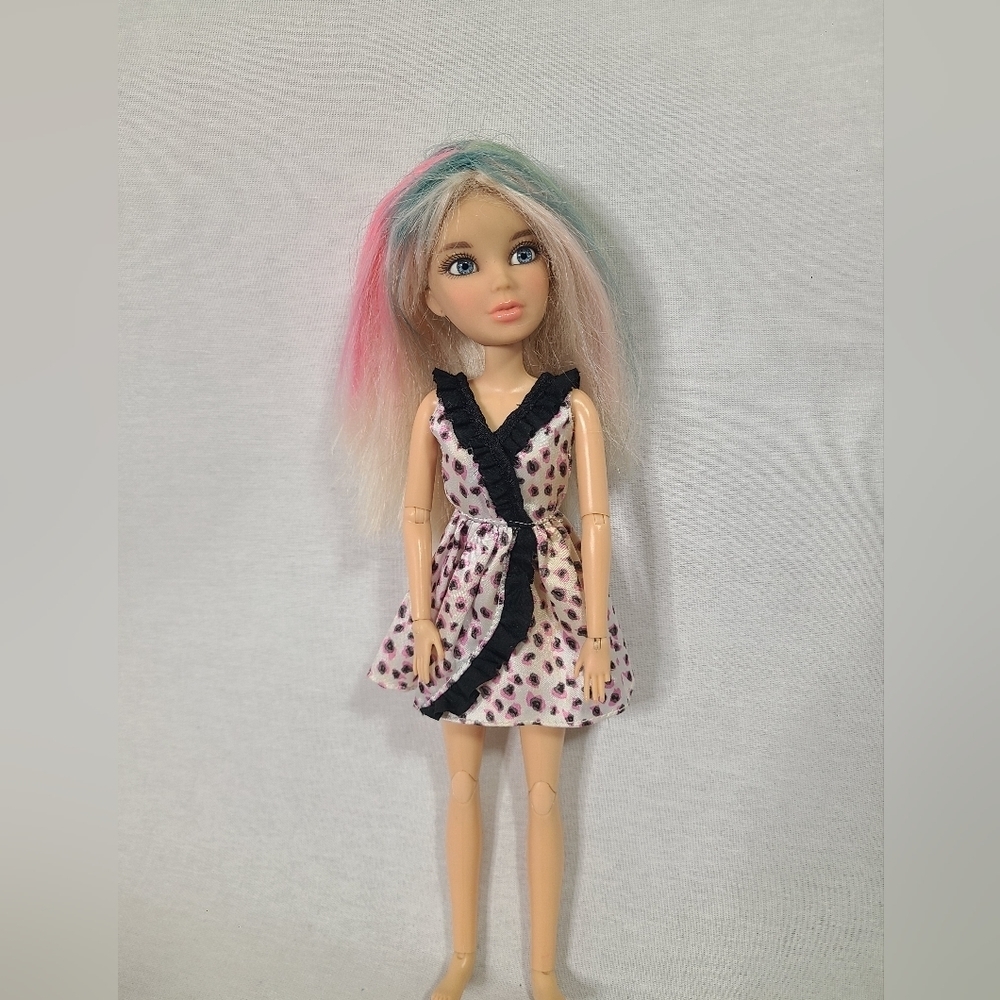 LIV FASHION DOLL SOPHIE Spa Day Blonde Wig blue streaks blue inset eyes + dress
